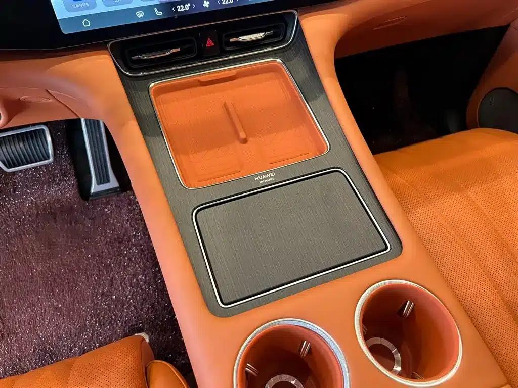 Wenjie M8 2025 Extended Range Max+ Version (53.4kWh, 6-seater, 192-line LiDAR) — миниатюра 17
