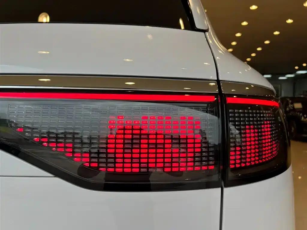 Wenjie M8 2025 Extended Range Max+ Version (53.4kWh, 6-seater, 192-line LiDAR) — миниатюра 8
