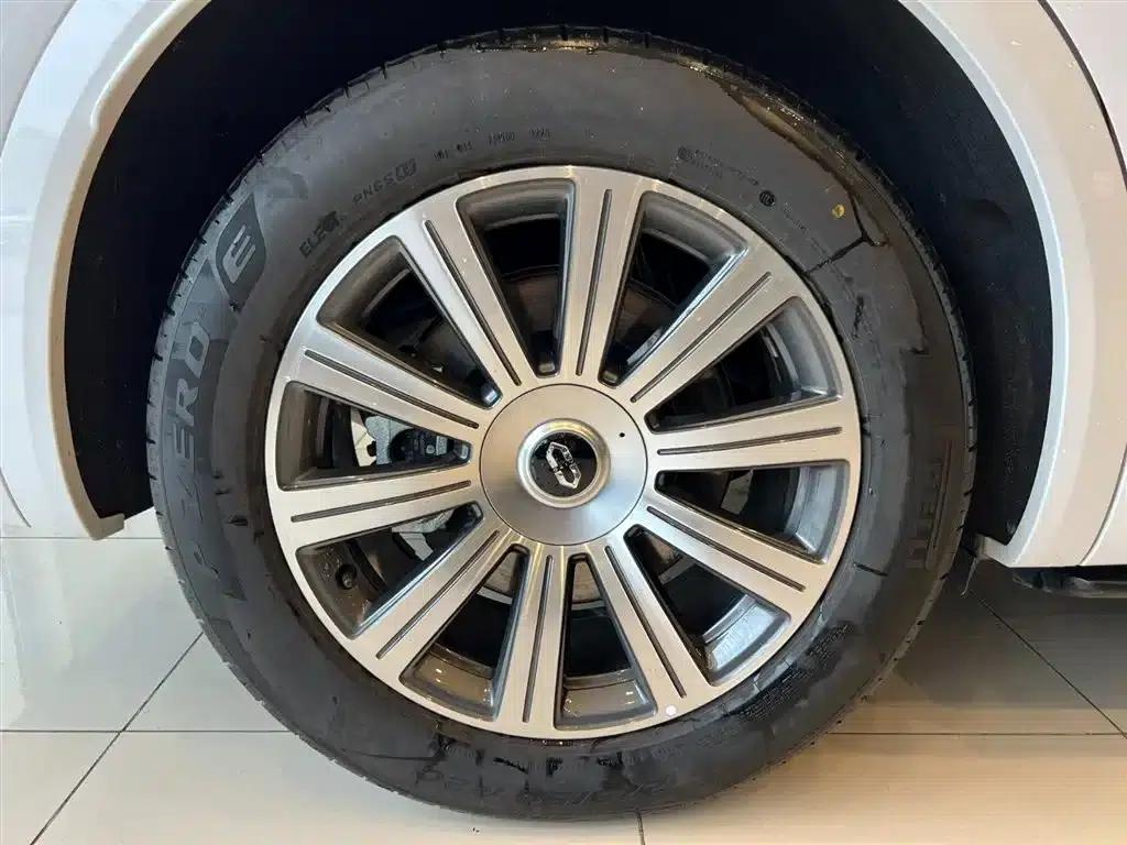 Wenjie M8 2025 Extended Range Max+ Version (53.4kWh, 6-seater, 192-line LiDAR) — миниатюра 9