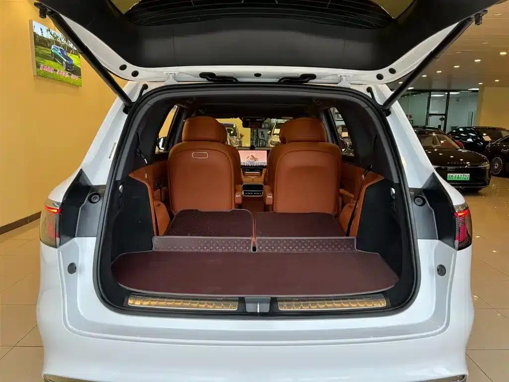 Wenjie M8 2025 Extended Range Max+ Version (53.4kWh, 6-seater, 192-line LiDAR) — миниатюра 10