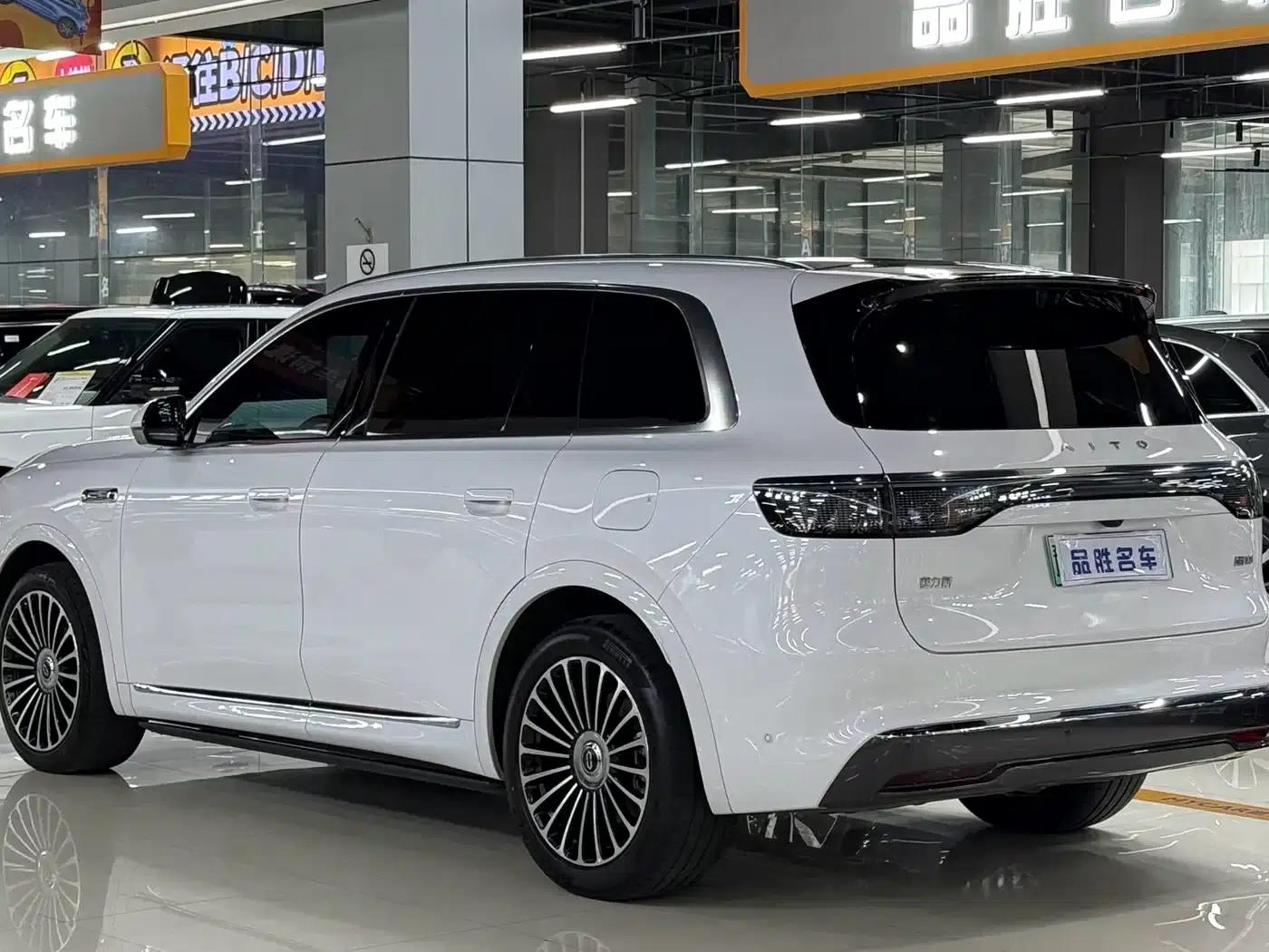 Wenjie M8 2025 Extended Range Max+ Version (53.4kWh, 6-seater, 192-line LiDAR) — миниатюра 3