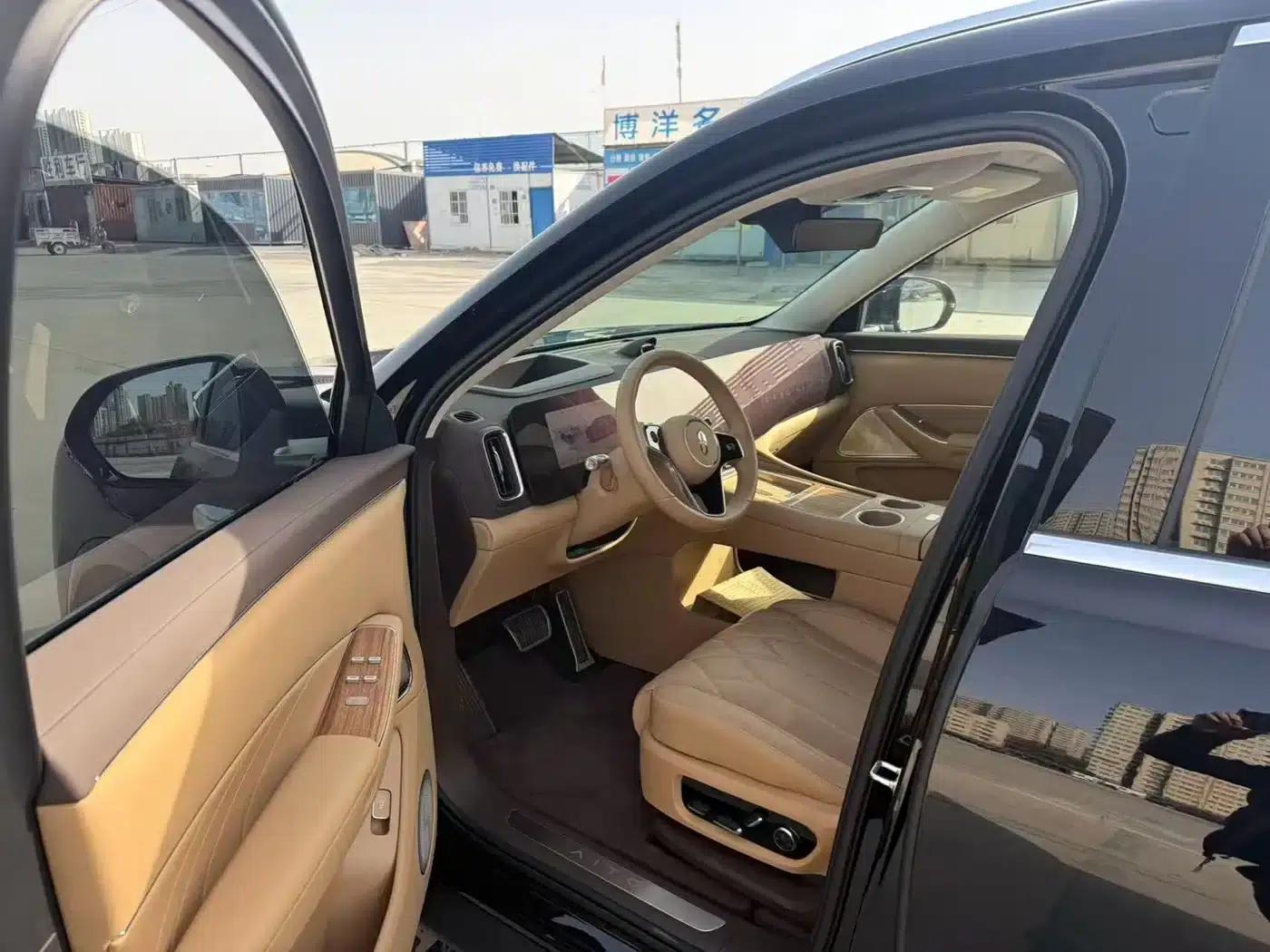 Wenjie M8 2025 Extended Range Max+ Version 53.4kWh 6-Seat Version (192-line LiDAR) — миниатюра 4