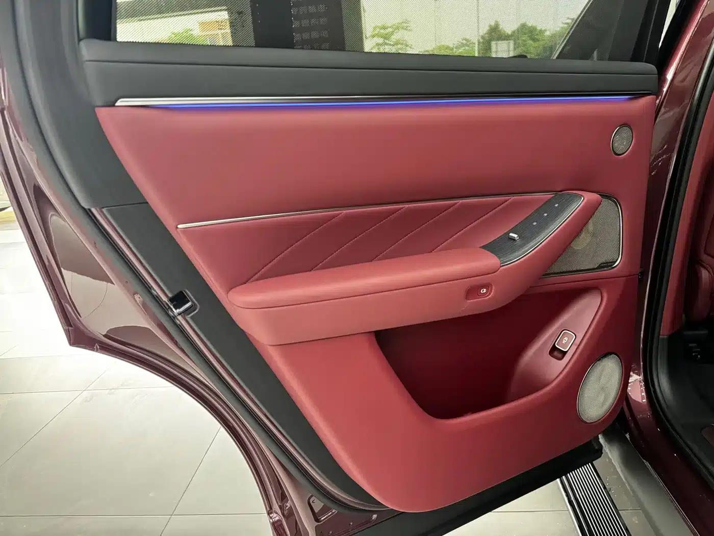 Wenjie M8 2025 Extended Range Ultra Edition 53.4kWh 5-Seat Version (192-line LiDAR) — миниатюра 21