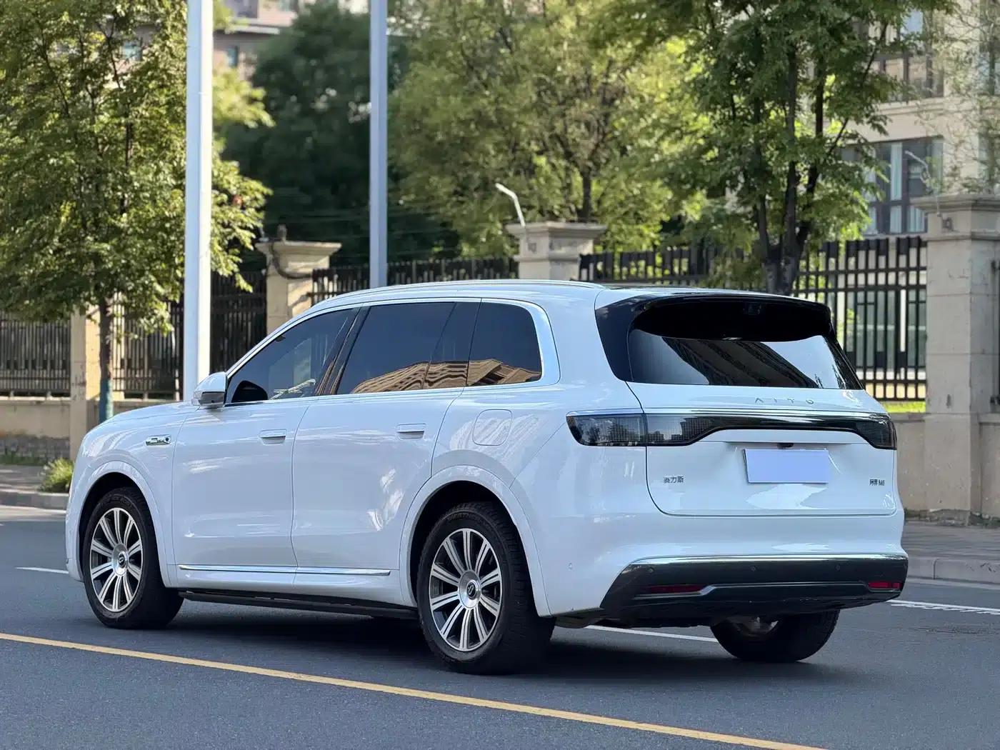 Wenjie M8 2025 Extended Range Max+ Version (53.4kWh, 5-seater, 192-line LiDAR) — миниатюра 6