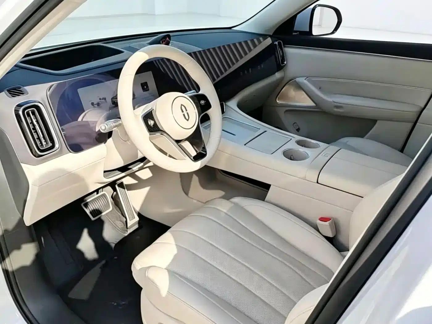 Wenjie M8 2025 Extended Range Max+ Version (53.4kWh, 6-seater, 192-line LiDAR) — миниатюра 4