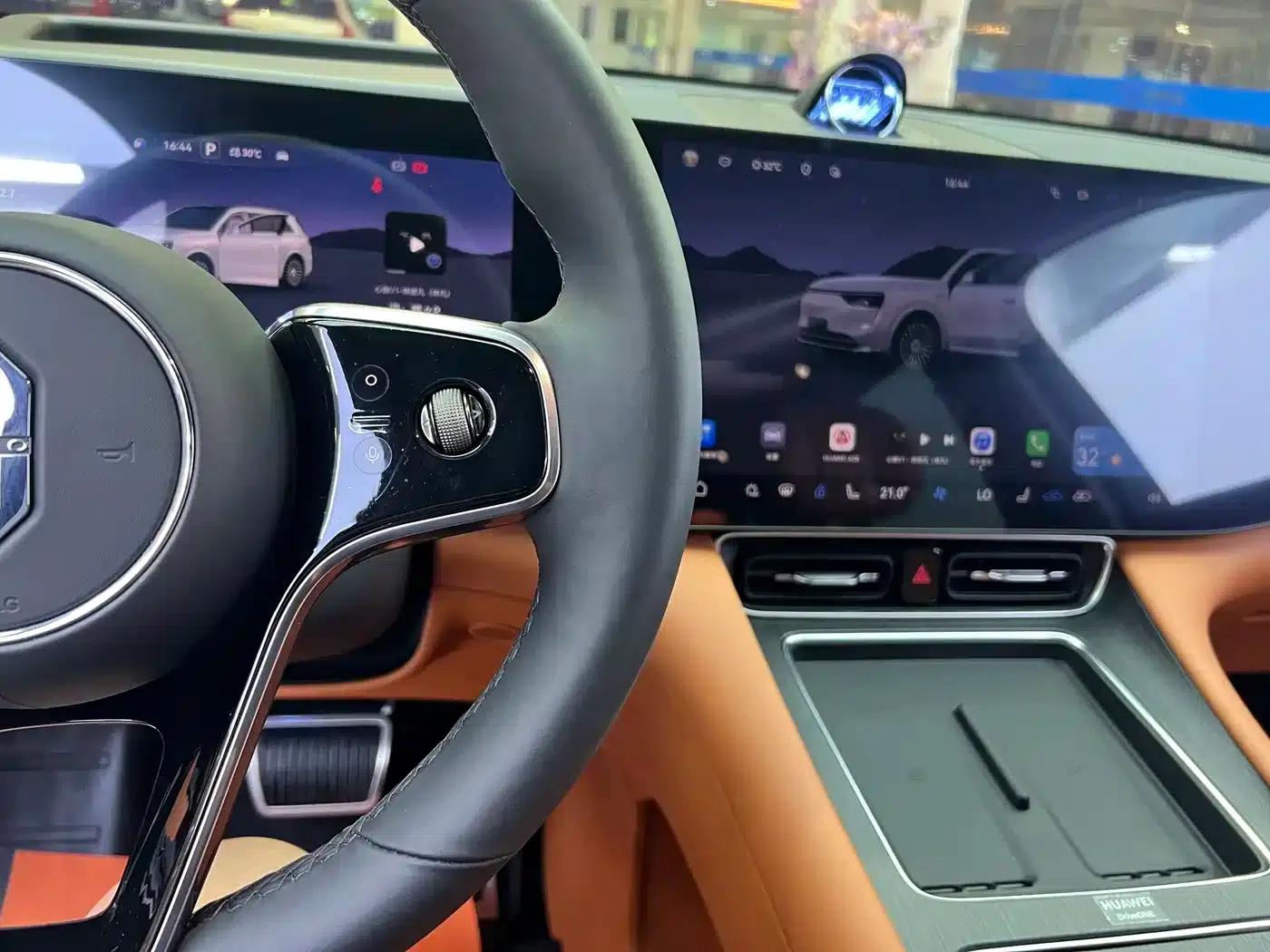 Wenjie M8 2025 Extended Range Max+ Version (53.4kWh, 6-seater, 192-line LiDAR) — миниатюра 11
