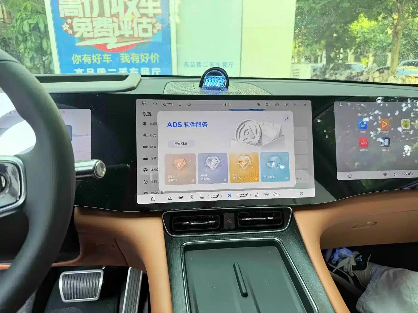 Wenjie M8 2025 Extended Range Max+ Version (53.4kWh, 6-seater, 192-line LiDAR) — миниатюра 18