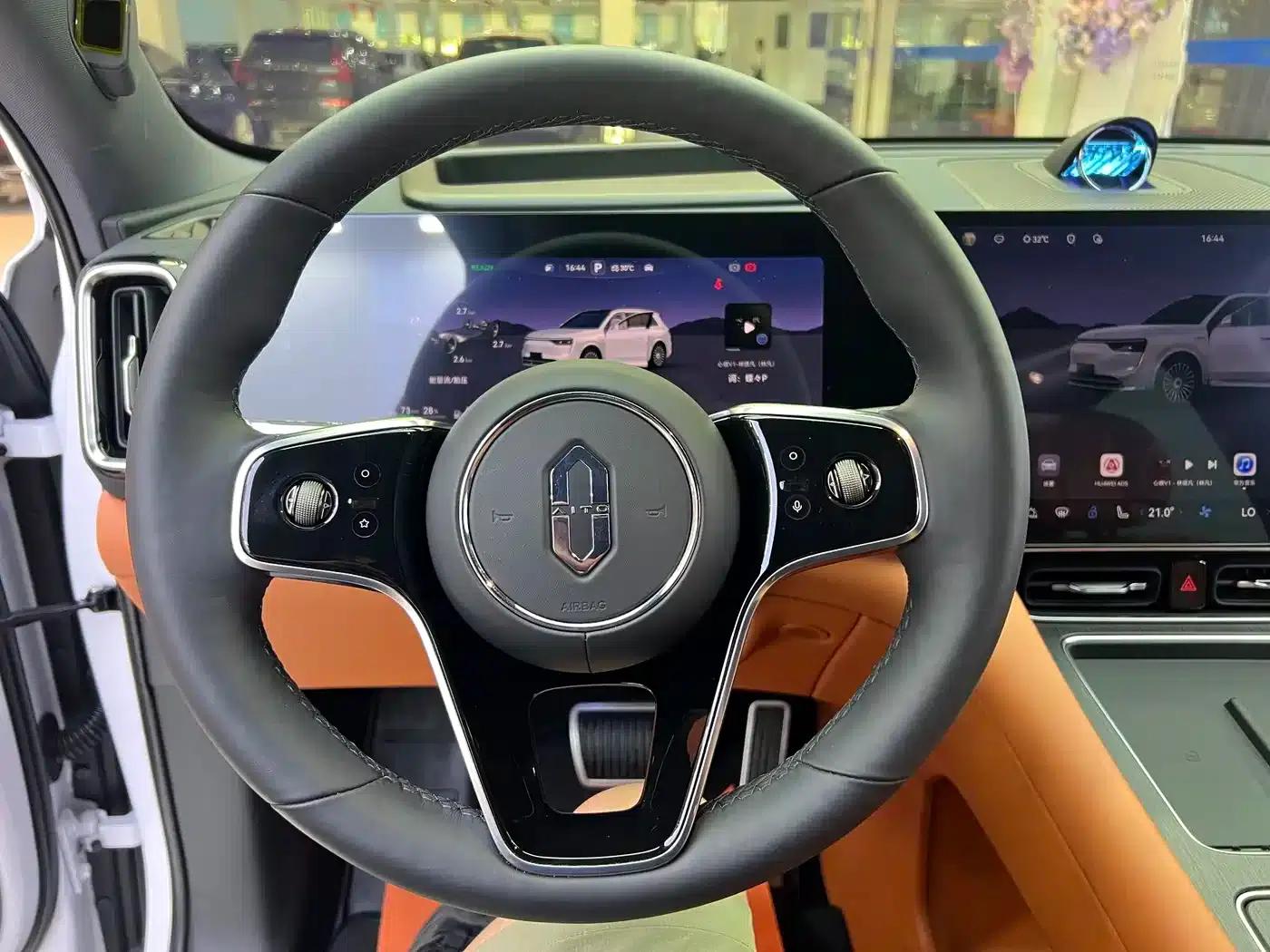 Wenjie M8 2025 Extended Range Max+ Version (53.4kWh, 6-seater, 192-line LiDAR) — миниатюра 8