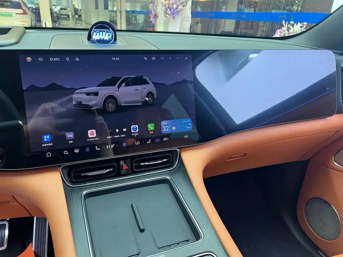 Wenjie M8 2025 Extended Range Max+ Version (53.4kWh, 6-seater, 192-line LiDAR) — миниатюра 9