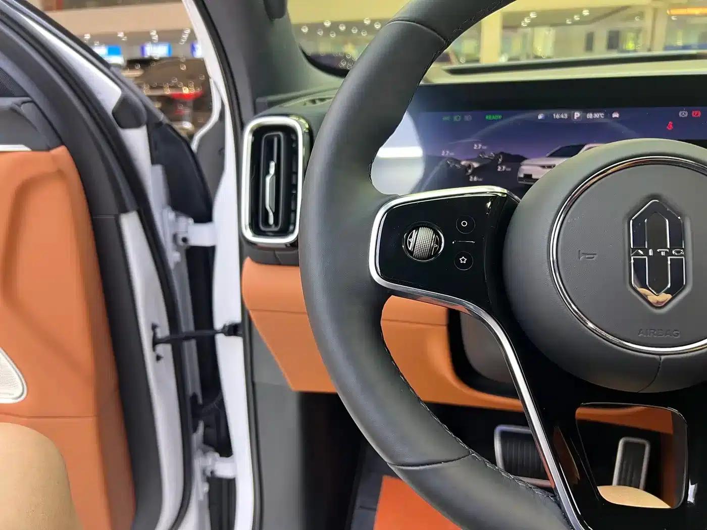 Wenjie M8 2025 Extended Range Max+ Version (53.4kWh, 6-seater, 192-line LiDAR) — миниатюра 10