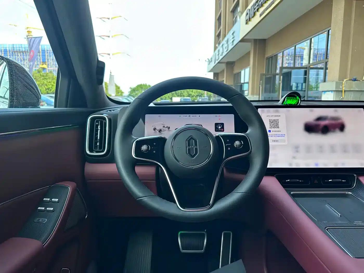 Wenjie M8 2025 Ultra Extended Range Edition (53.4kWh, 6-seater, 192-line LiDAR) — миниатюра 13