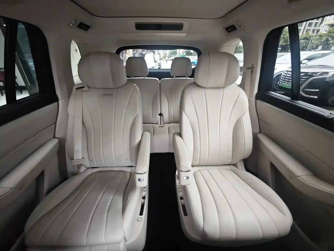 Wenjie M8 2025 Range Extended Ultra Edition 53.4kWh 6-Seat Version (192-line LiDAR) — миниатюра 13