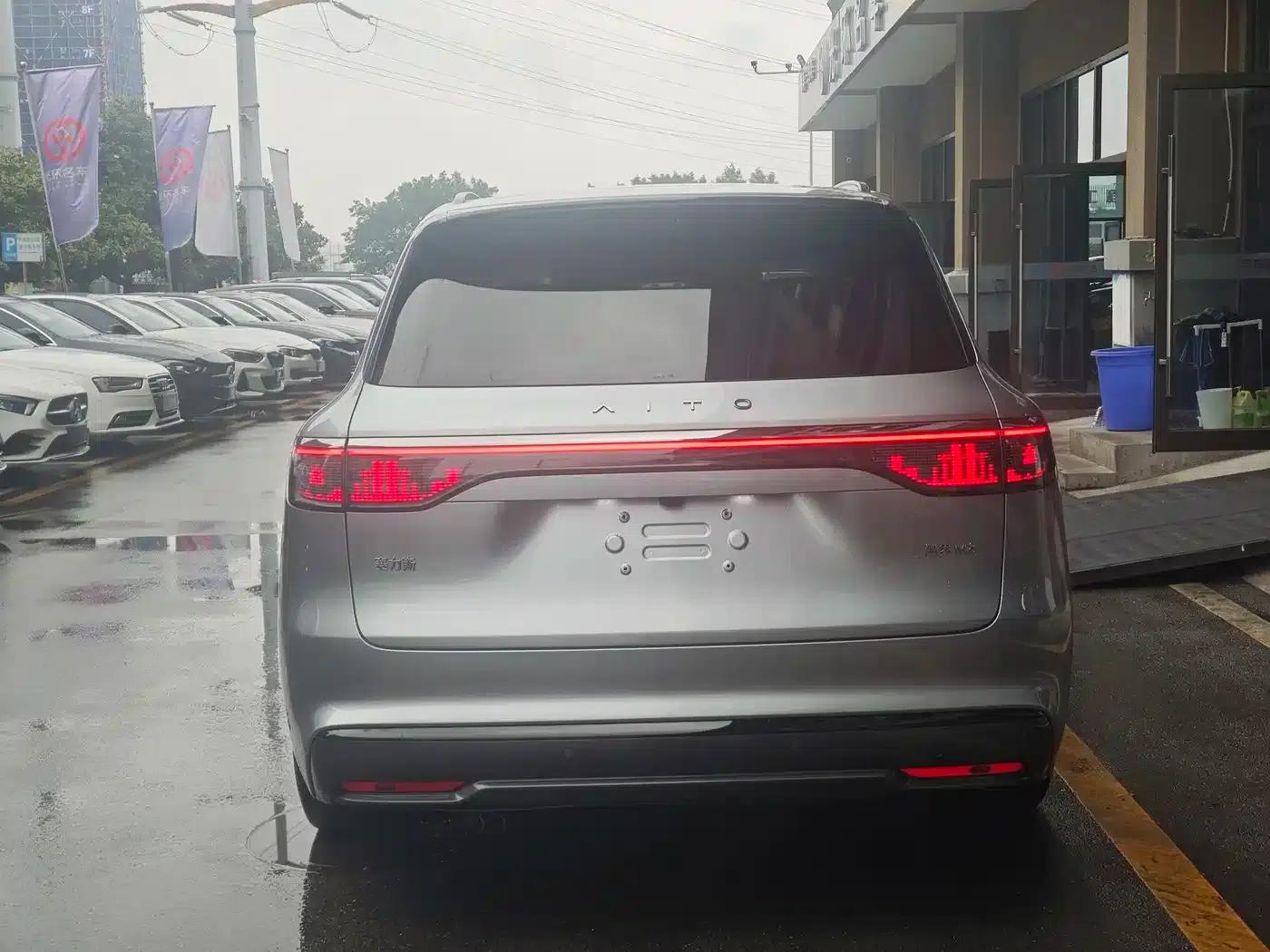 Wenjie M8 2025 Range Extended Ultra Edition 53.4kWh 6-Seat Version (192-line LiDAR) — миниатюра 5