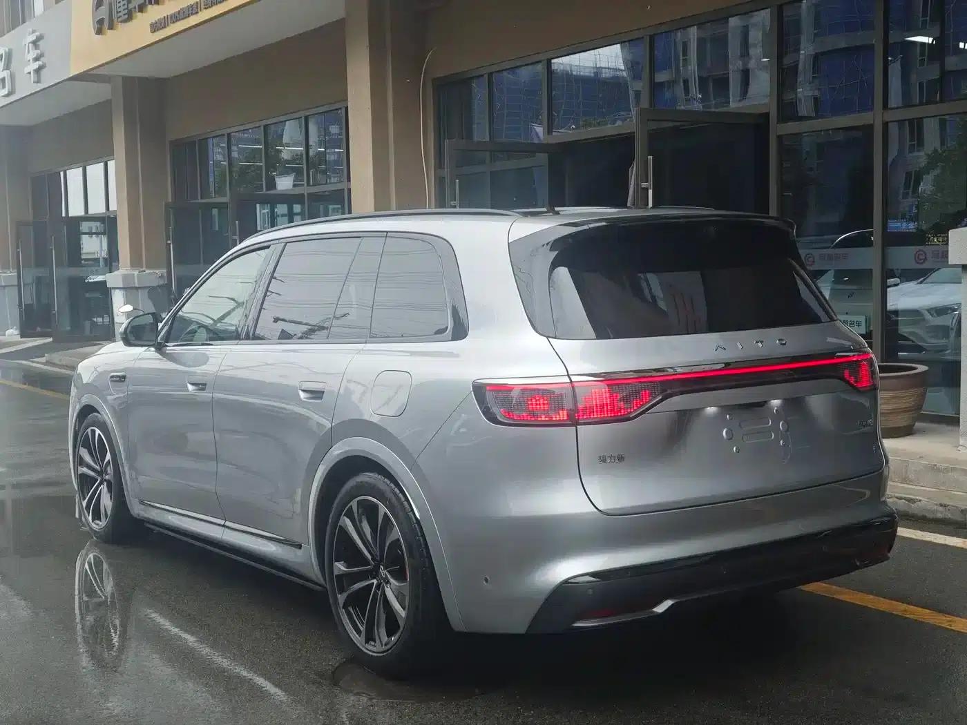 Wenjie M8 2025 Range Extended Ultra Edition 53.4kWh 6-Seat Version (192-line LiDAR) — миниатюра 6