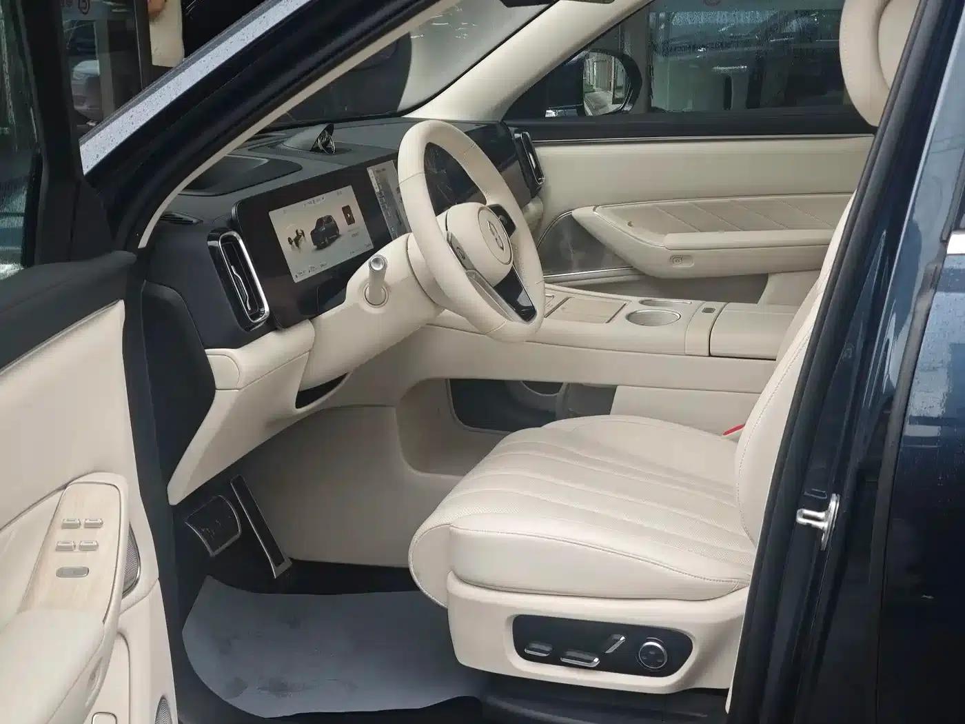 Wenjie M8 2025 Range Extended Ultra Edition 53.4kWh 6-Seat Version (192-line LiDAR) — миниатюра 11