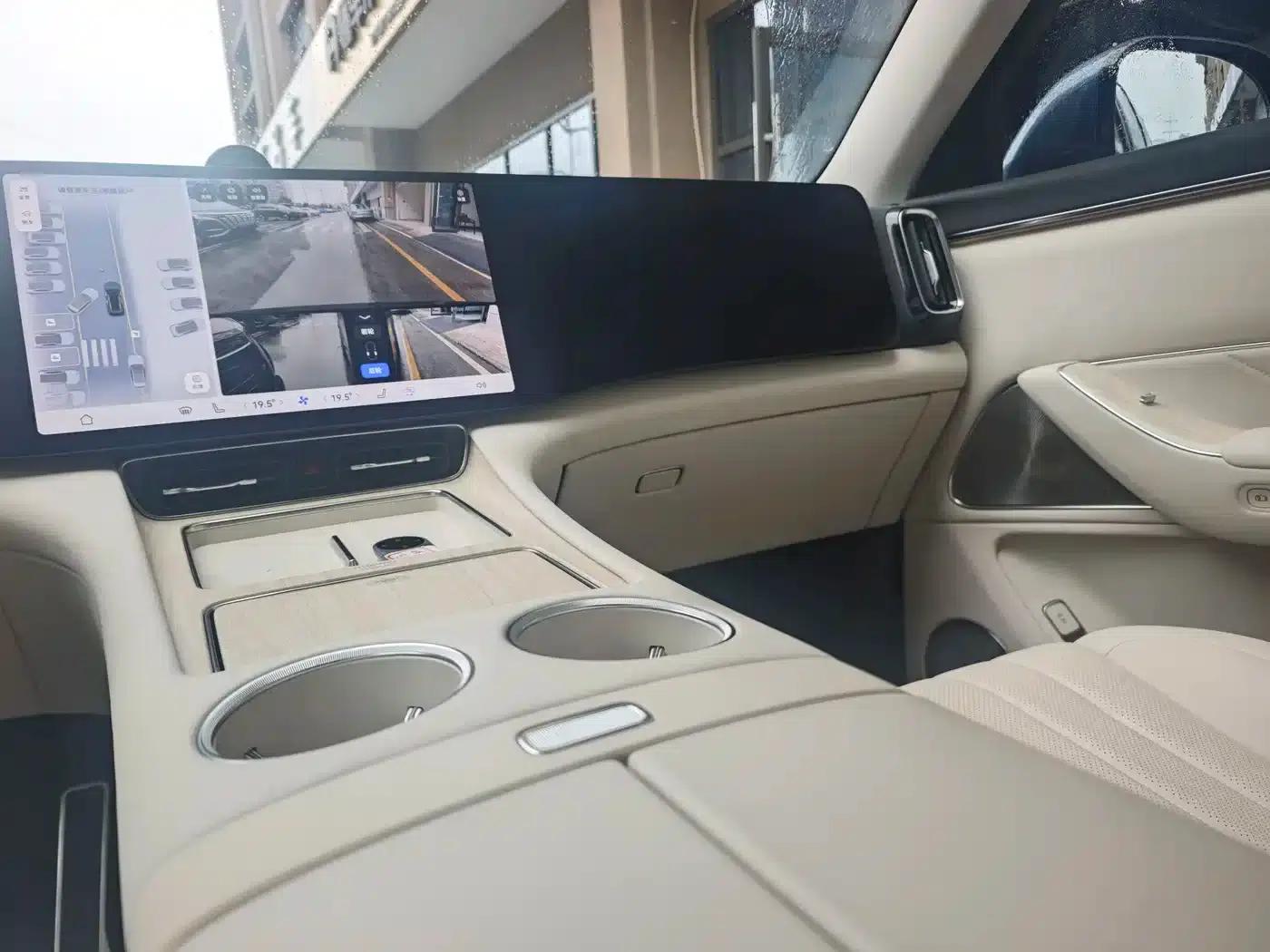 Wenjie M8 2025 Range Extended Ultra Edition 53.4kWh 6-Seat Version (192-line LiDAR) — миниатюра 9