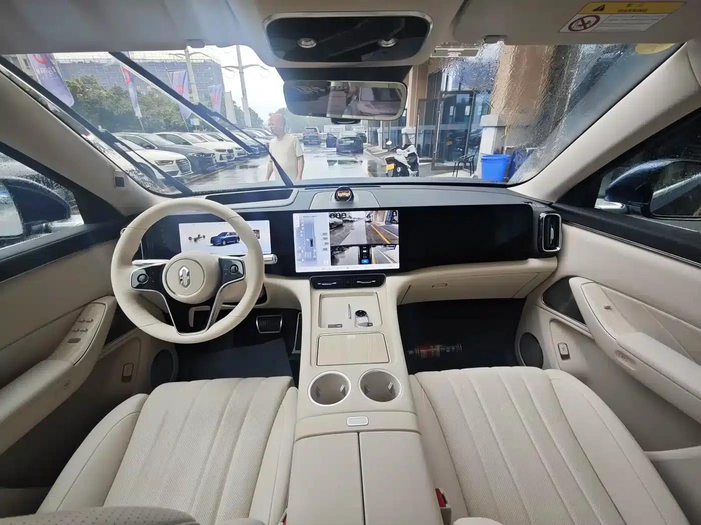 Wenjie M8 2025 Range Extended Ultra Edition 53.4kWh 6-Seat Version (192-line LiDAR) — миниатюра 10
