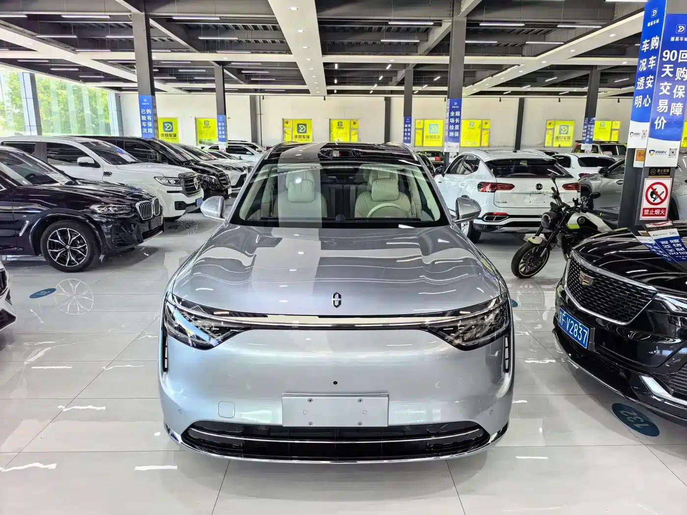 Wenjie M8 2025 Ultra Extended Range Edition (53.4kWh, 6-seater, 192-line LiDAR) — миниатюра 2