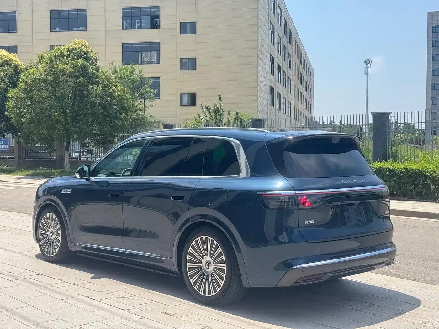 Wenjie M8 2025 Extended Range Ultra Edition 53.4kWh 5-Seat Version (192-line LiDAR) — миниатюра 4
