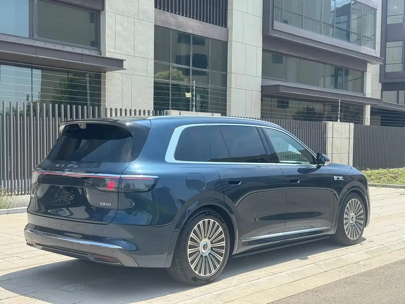 Wenjie M8 2025 Extended Range Ultra Edition 53.4kWh 5-Seat Version (192-line LiDAR) — миниатюра 6