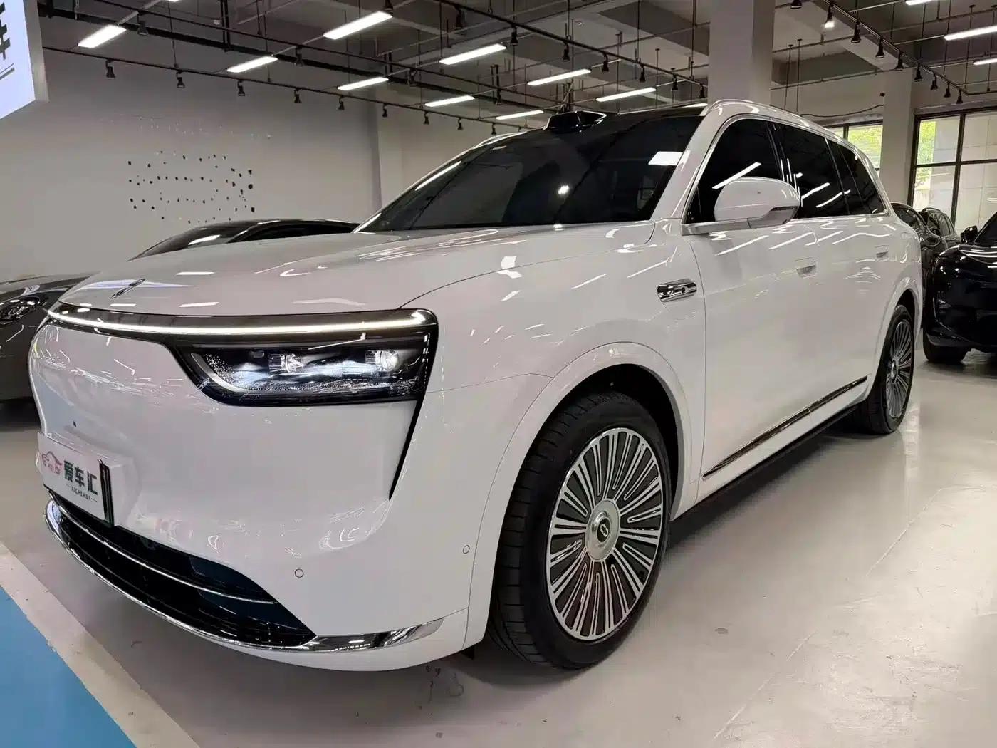 Wenjie M8 2025 Extended Range Max+ Version (53.4kWh, 5-seater, 192-line LiDAR) — миниатюра 1