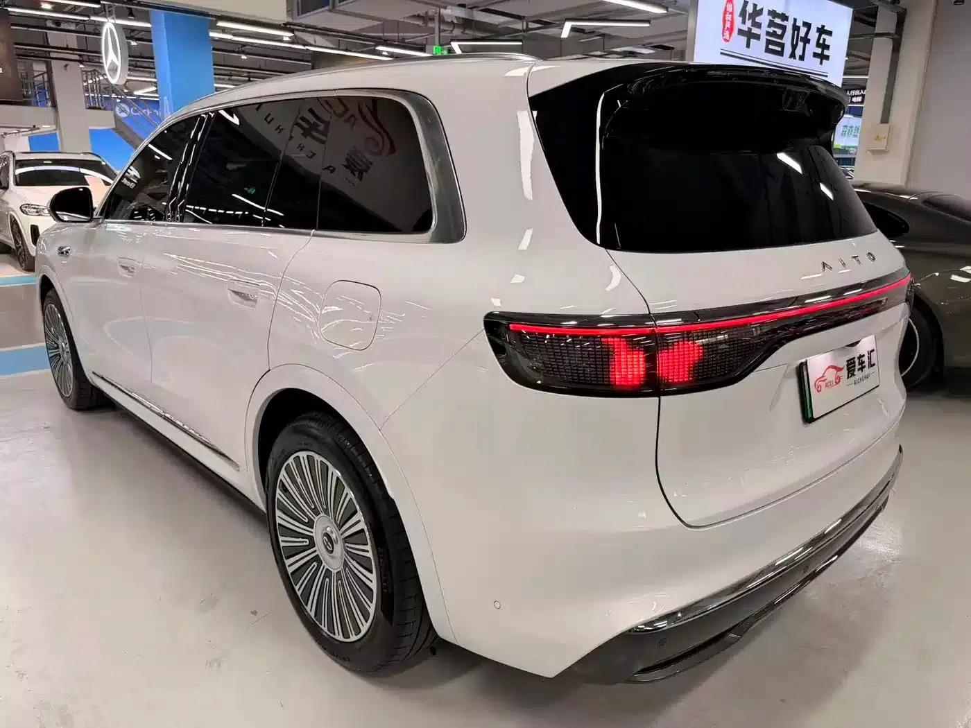 Wenjie M8 2025 Extended Range Max+ Version (53.4kWh, 5-seater, 192-line LiDAR) — миниатюра 17