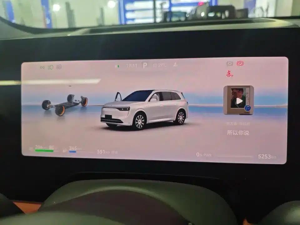 Wenjie M8 2025 Extended Range Max+ Version (53.4kWh, 5-seater, 192-line LiDAR) — миниатюра 6