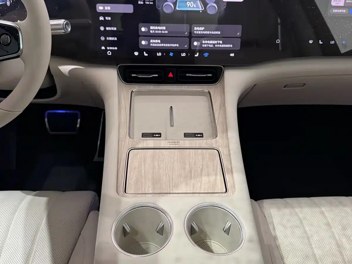 Wenjie M8 2025 Extended Range Max+ Version 53.4kWh 6-Seat Version (192-line LiDAR) — миниатюра 13