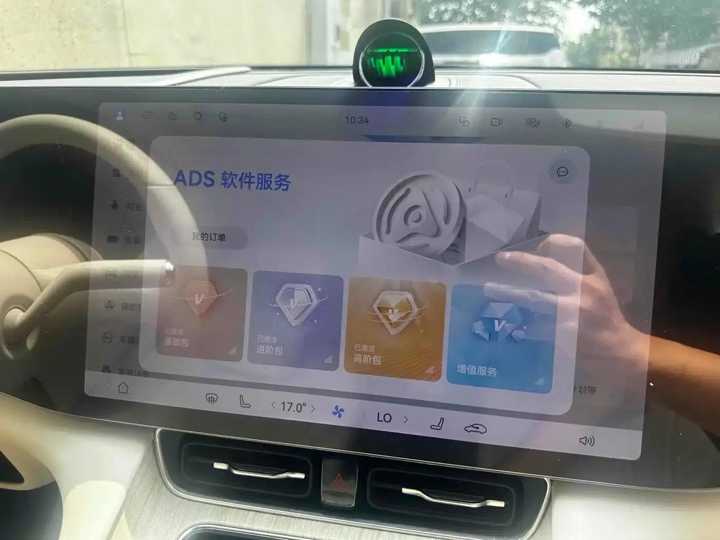 Wenjie M8 2025 Extended Range Max+ Version 53.4kWh 6-Seat Version (192-line LiDAR) — миниатюра 17