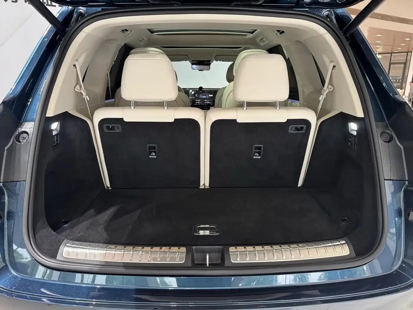 Wenjie M8 2025 Extended Range Max+ Version 53.4kWh 6-Seat Version (192-line LiDAR) — миниатюра 18