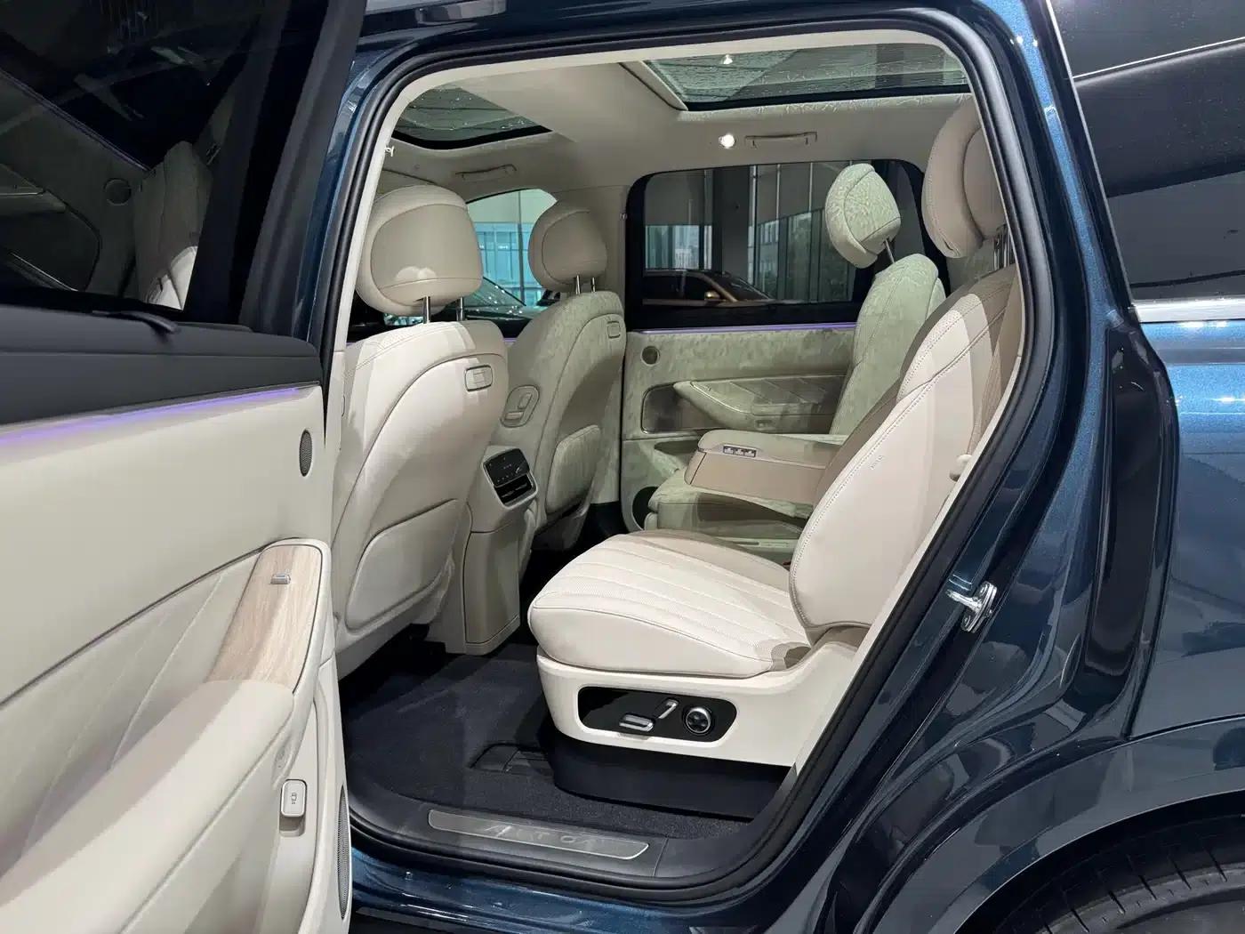 Wenjie M8 2025 Extended Range Max+ Version 53.4kWh 6-Seat Version (192-line LiDAR) — миниатюра 9