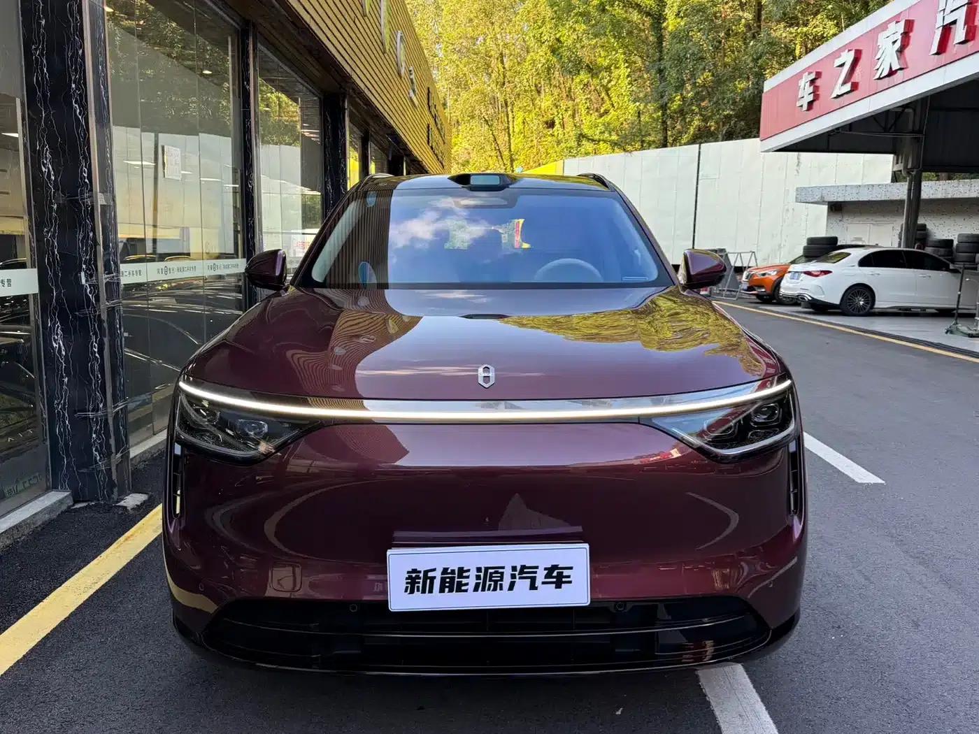 Wenjie M8 2025 Ultra Extended Range Edition (53.4kWh, 5-seater, 192-line LiDAR) — миниатюра 2