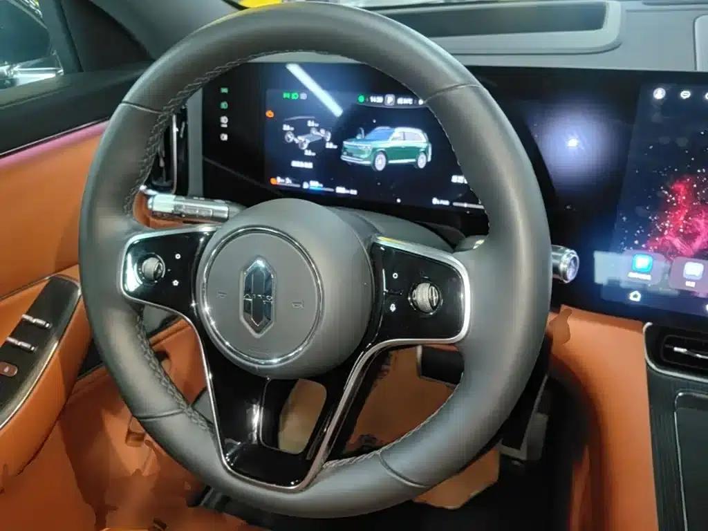 Wenjie M8 2025 Range Extended Ultra Edition 53.4kWh 6-Seat Version (192-line LiDAR) — миниатюра 11