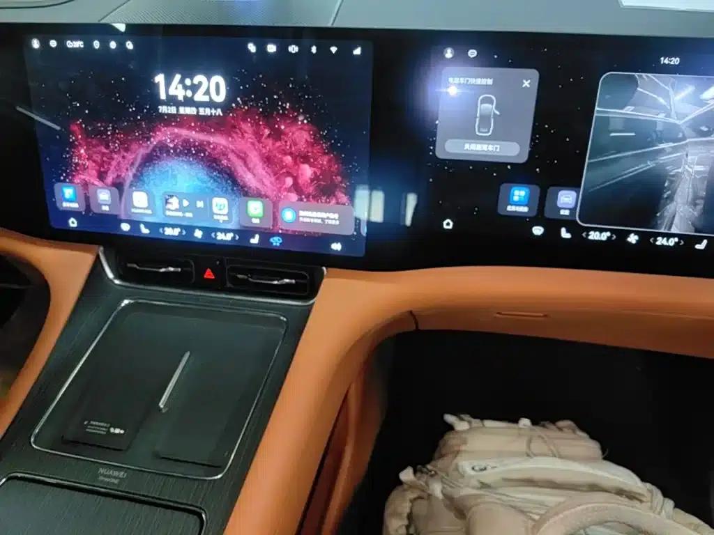 Wenjie M8 2025 Range Extended Ultra Edition 53.4kWh 6-Seat Version (192-line LiDAR) — миниатюра 13