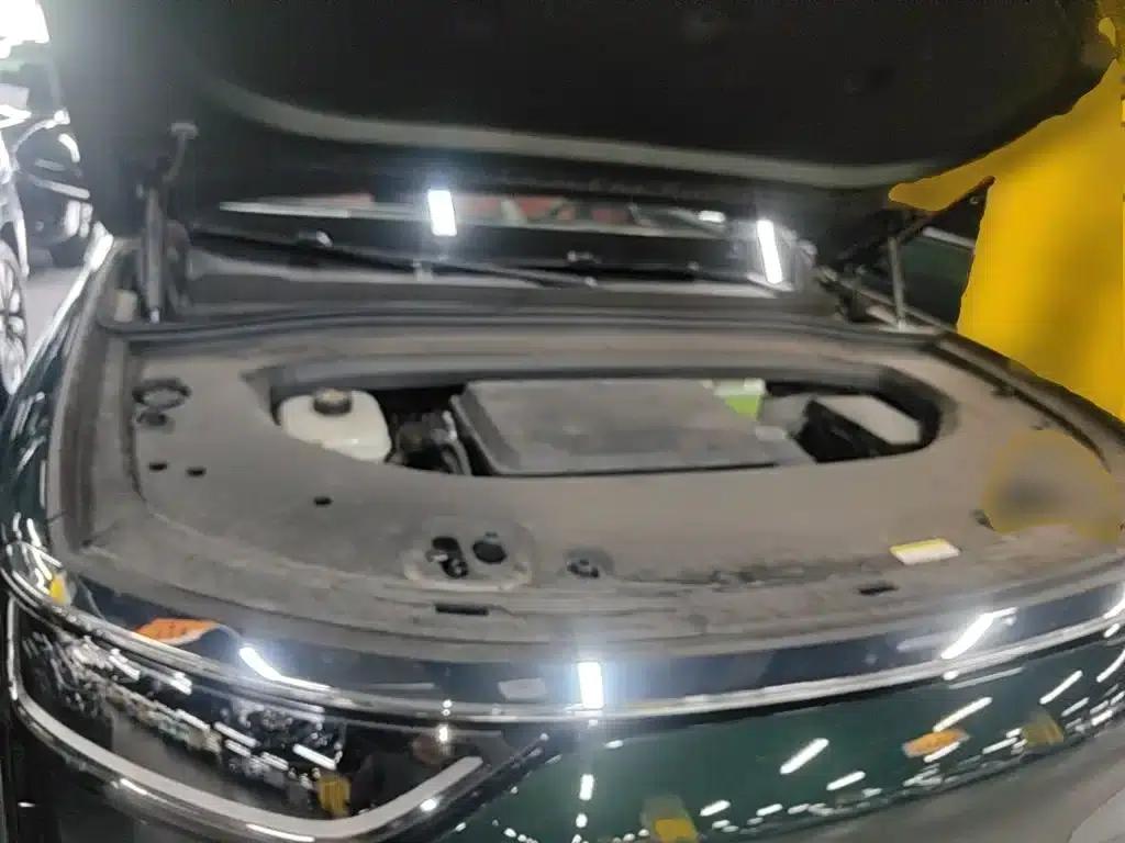 Wenjie M8 2025 Range Extended Ultra Edition 53.4kWh 6-Seat Version (192-line LiDAR) — миниатюра 20