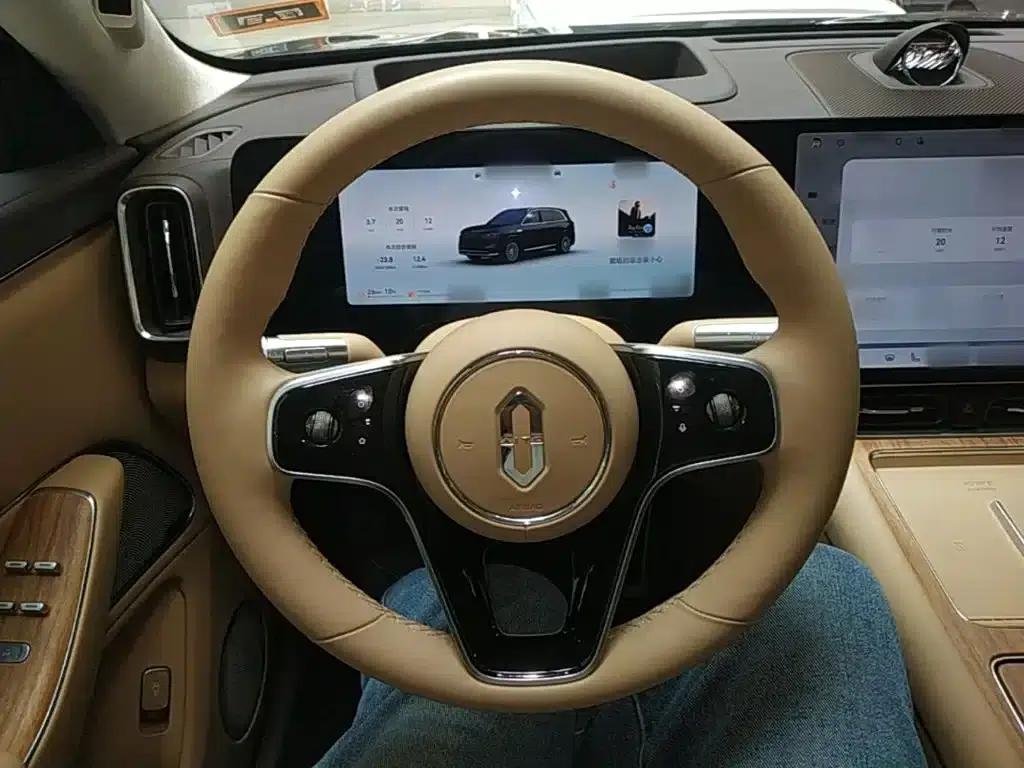 Wenjie M8 2025 Range Extended Ultra Edition 53.4kWh 6-Seat Version (192-line LiDAR) — миниатюра 11