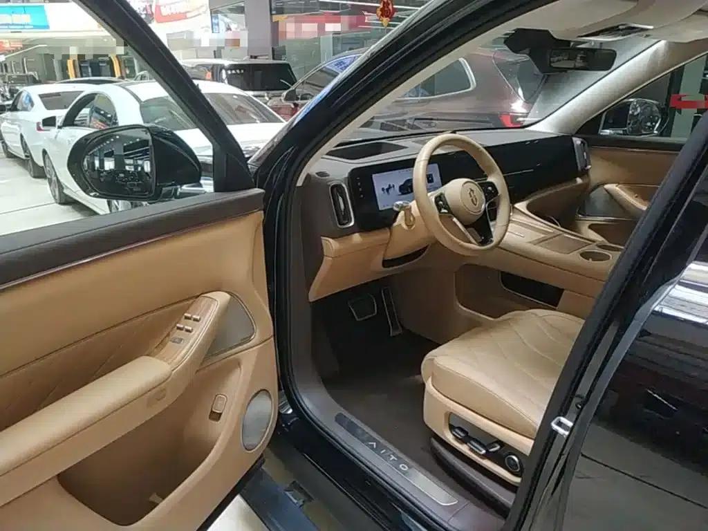 Wenjie M8 2025 Range Extended Ultra Edition 53.4kWh 6-Seat Version (192-line LiDAR) — миниатюра 16