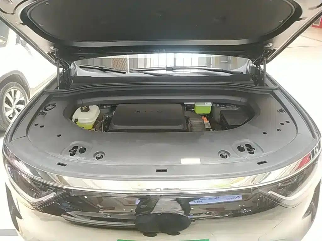 Wenjie M8 2025 Range Extended Ultra Edition 53.4kWh 6-Seat Version (192-line LiDAR) — миниатюра 20