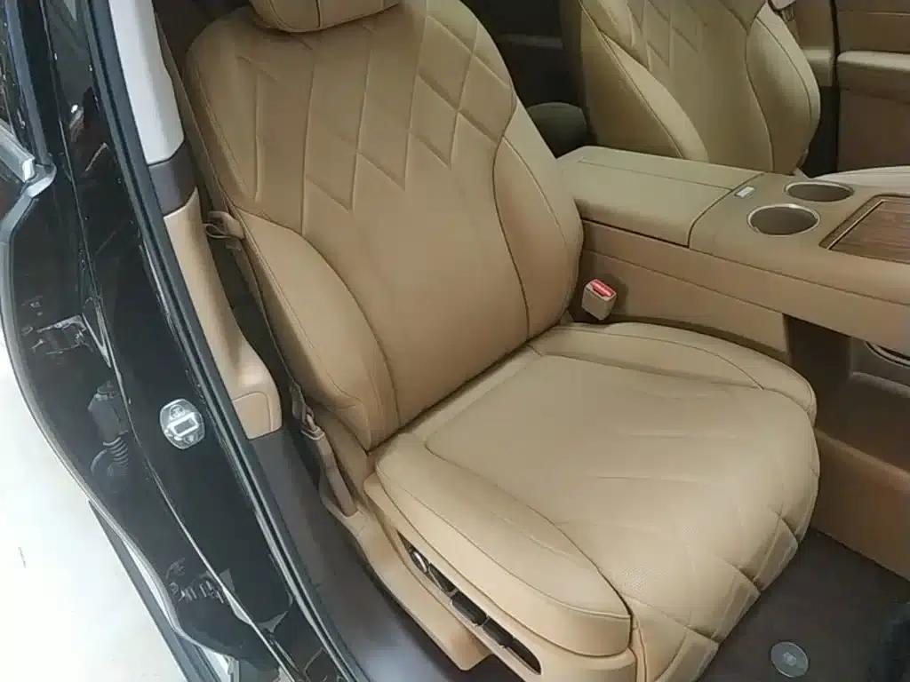 Wenjie M8 2025 Range Extended Ultra Edition 53.4kWh 6-Seat Version (192-line LiDAR) — миниатюра 25