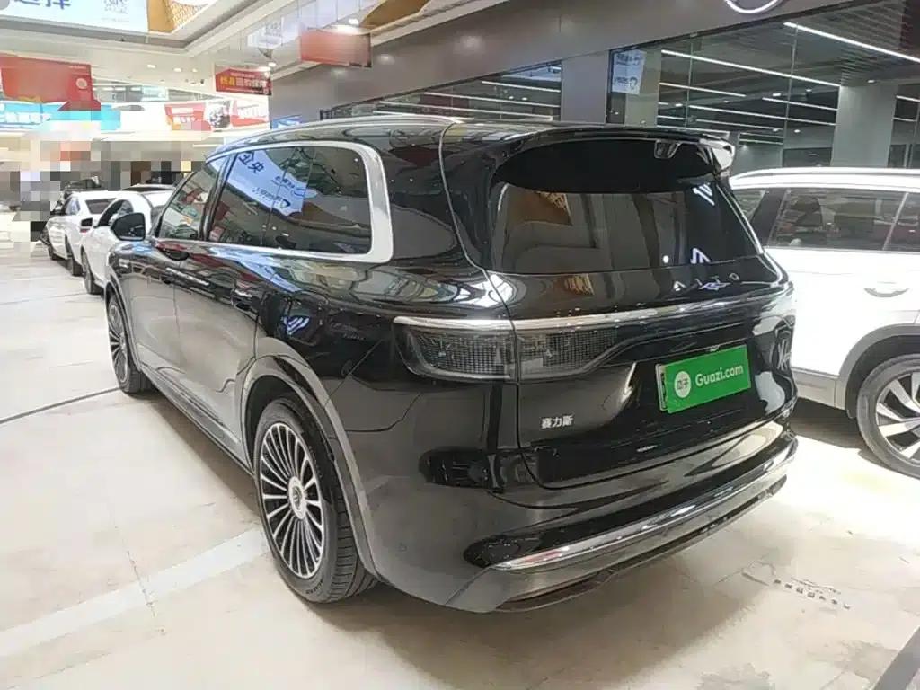 Wenjie M8 2025 Range Extended Ultra Edition 53.4kWh 6-Seat Version (192-line LiDAR) — миниатюра 5