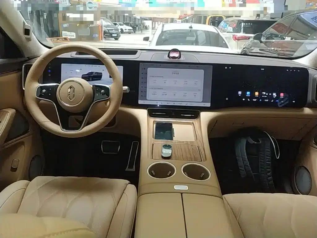 Wenjie M8 2025 Range Extended Ultra Edition 53.4kWh 6-Seat Version (192-line LiDAR) — миниатюра 10
