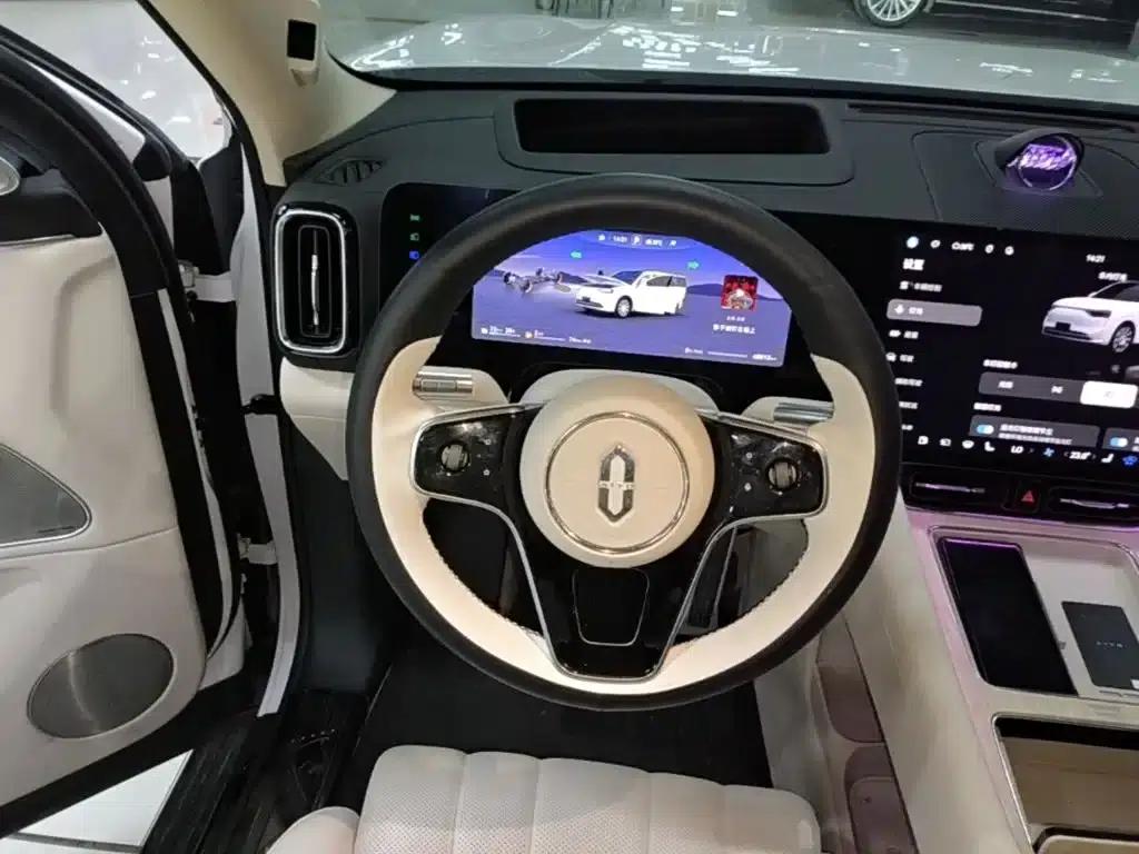 Wenjie M8 2025 Extended Range Max+ Version 53.4kWh 6-Seat Version (192-line LiDAR) — миниатюра 11