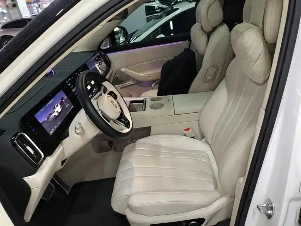 Wenjie M8 2025 Extended Range Max+ Version 53.4kWh 6-Seat Version (192-line LiDAR) — миниатюра 15