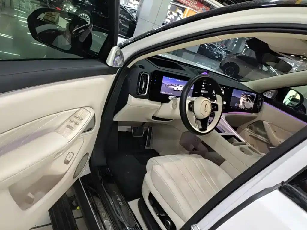 Wenjie M8 2025 Extended Range Max+ Version 53.4kWh 6-Seat Version (192-line LiDAR) — миниатюра 16