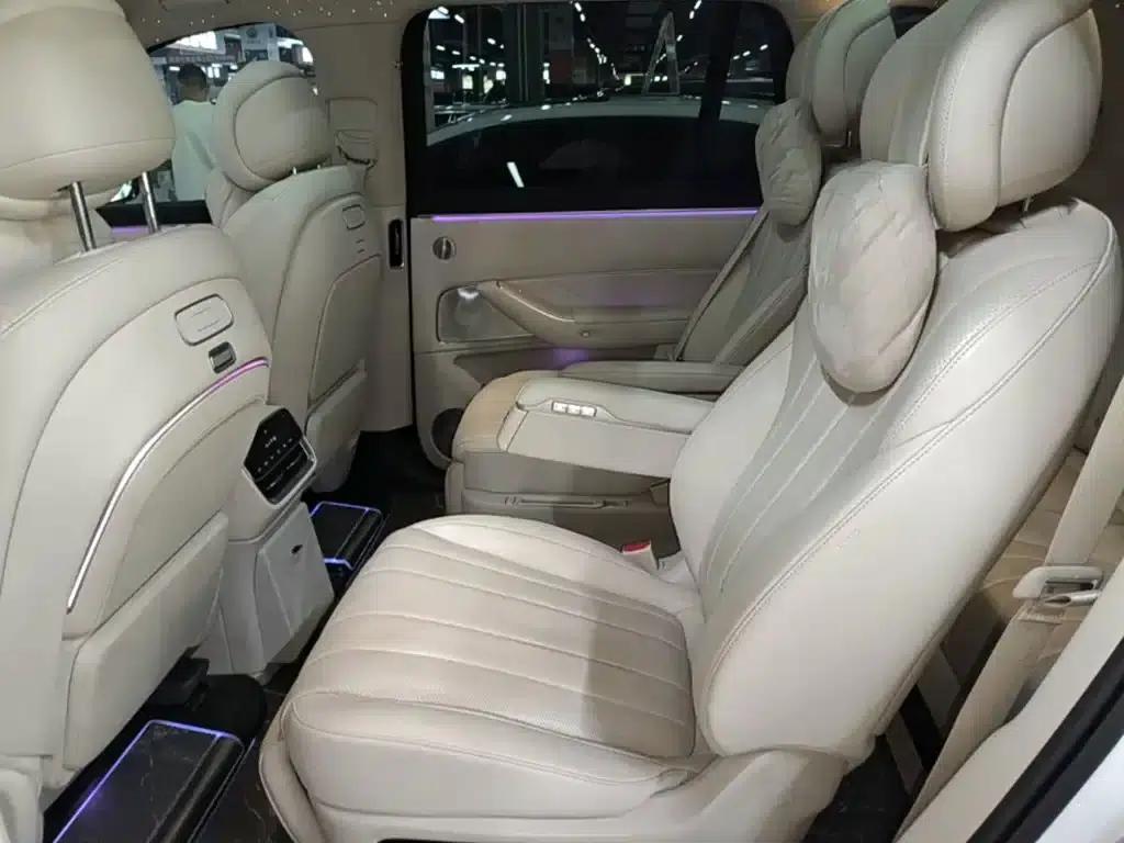 Wenjie M8 2025 Extended Range Max+ Version 53.4kWh 6-Seat Version (192-line LiDAR) — миниатюра 17