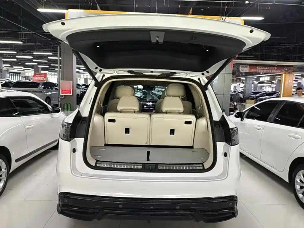 Wenjie M8 2025 Extended Range Max+ Version 53.4kWh 6-Seat Version (192-line LiDAR) — миниатюра 19