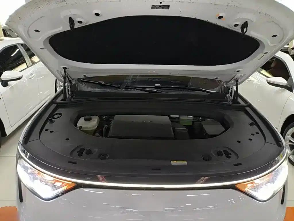 Wenjie M8 2025 Extended Range Max+ Version 53.4kWh 6-Seat Version (192-line LiDAR) — миниатюра 20
