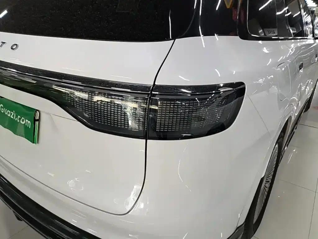 Wenjie M8 2025 Extended Range Max+ Version 53.4kWh 6-Seat Version (192-line LiDAR) — миниатюра 8