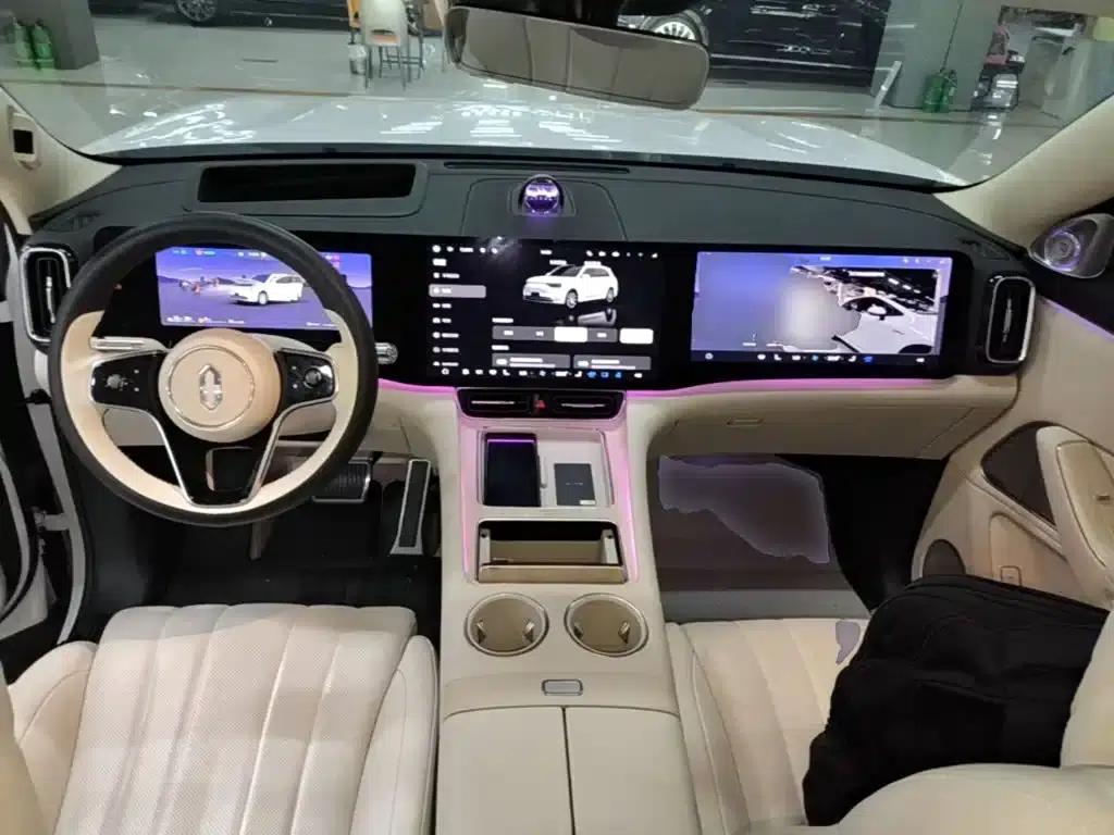Wenjie M8 2025 Extended Range Max+ Version 53.4kWh 6-Seat Version (192-line LiDAR) — миниатюра 10