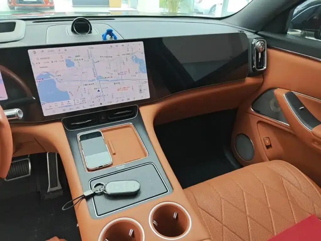 Wenjie M8 2025 Extended Range Max+ Version 53.4kWh 6-Seat Version (192-line LiDAR) — миниатюра 13